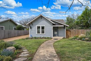 248 Travis St, Kerrville, TX 78028