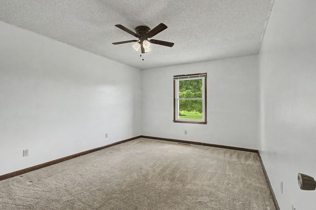 781 Blue Creek Rd, Tullahoma, TN 37388