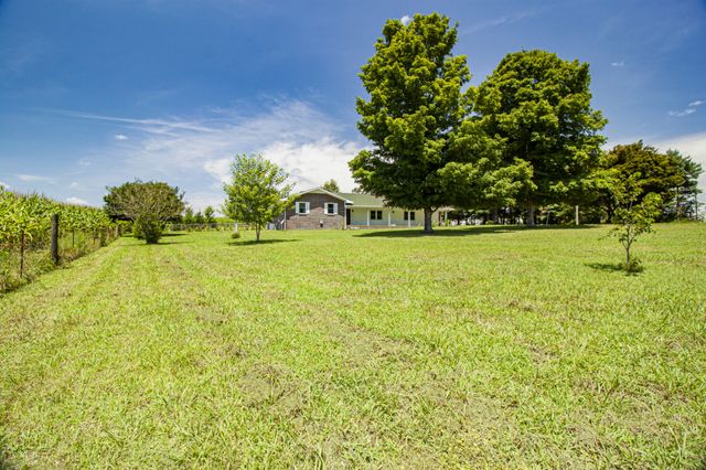 781 Blue Creek Rd, Tullahoma, TN 37388
