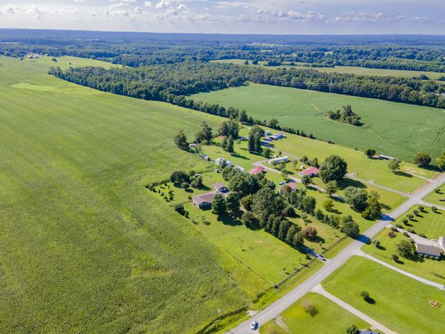 781 Blue Creek Rd, Tullahoma, TN 37388
