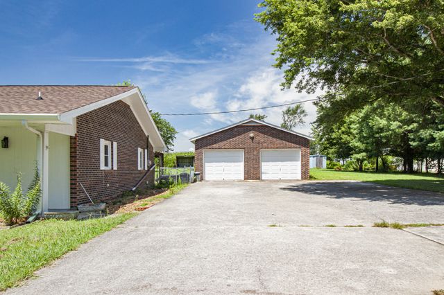 781 Blue Creek Rd, Tullahoma, TN 37388