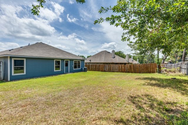 1305 Eagle Lake Drive, Azle, TX 76020