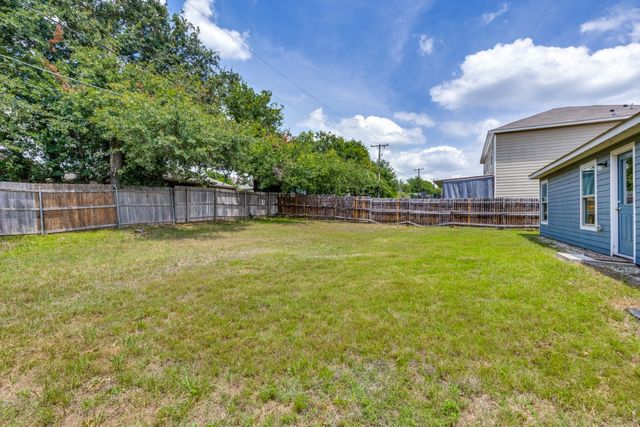 1305 Eagle Lake Drive, Azle, TX 76020
