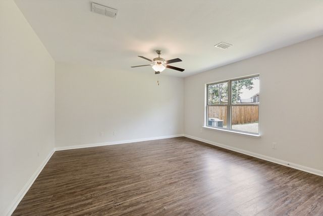 1305 Eagle Lake Drive, Azle, TX 76020