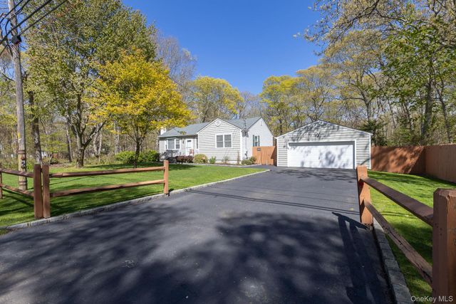 17 Biltmore Drive, Mastic Beach, NY 11951