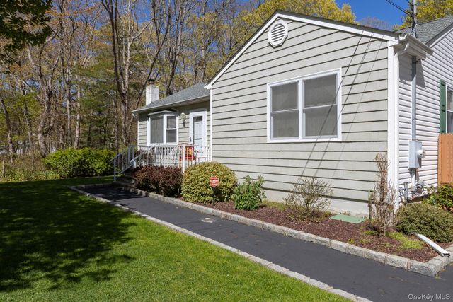 17 Biltmore Drive, Mastic Beach, NY 11951