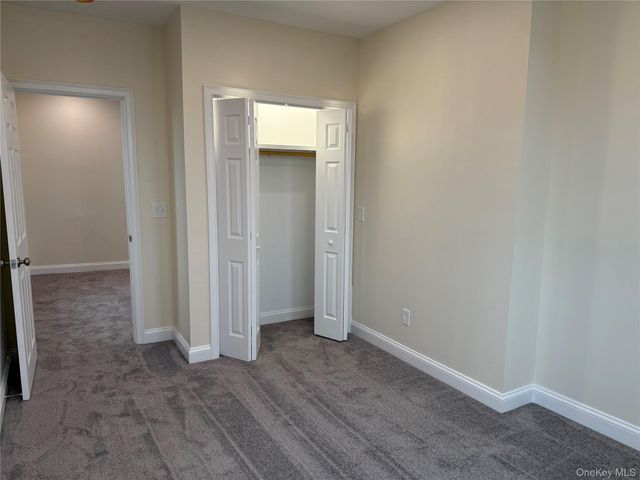 162 2nd Street 4, Mineola, NY 11501