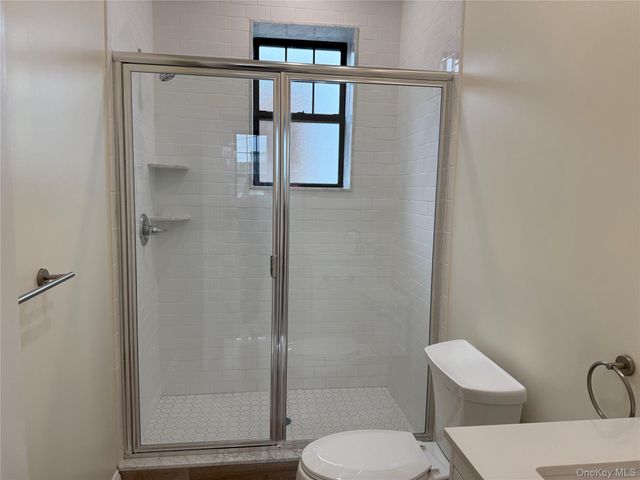 162 2nd Street 4, Mineola, NY 11501