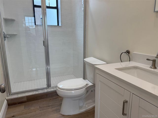 162 2nd Street 4, Mineola, NY 11501