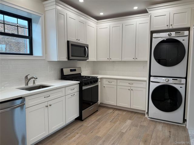 162 2nd Street 4, Mineola, NY 11501