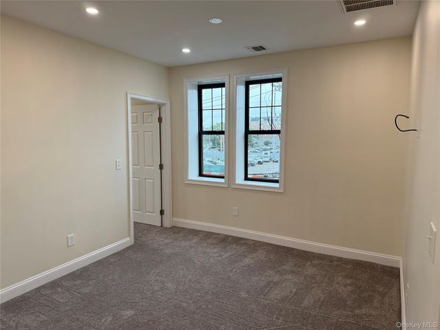 162 2nd Street 4, Mineola, NY 11501
