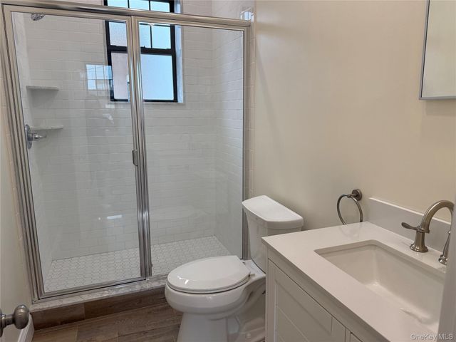 162 2nd Street 4, Mineola, NY 11501