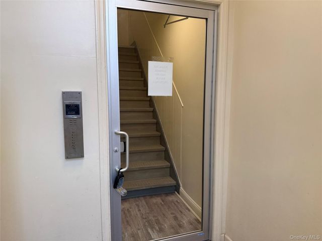 162 2nd Street 4, Mineola, NY 11501