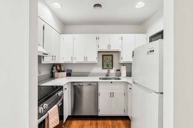21 Hancock St 3, Boston, MA 02114
