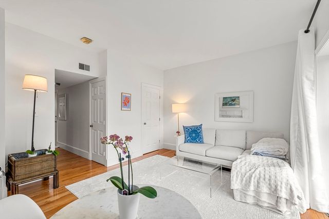 21 Hancock St 3, Boston, MA 02114