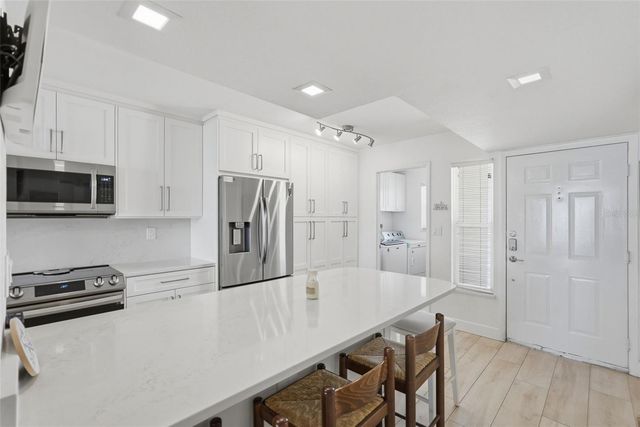 6081 BAHIA DEL MAR CIRCLE 251, St Petersburg, FL 33715