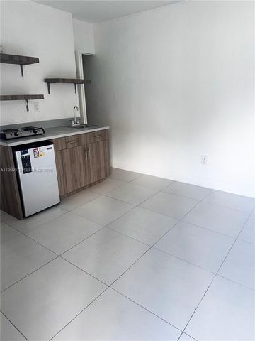 1265 SW 6th St 13, Miami, FL 33135