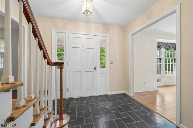 48 Walnut Cir, Bernards Twp., NJ 07920