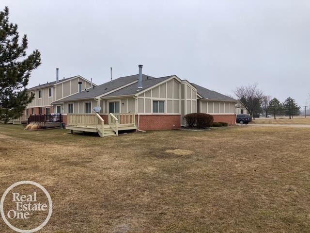 42261 Aspen Ct. Court, Clinton Twp, MI 48038