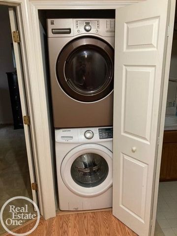 42261 Aspen Ct. Court, Clinton Twp, MI 48038