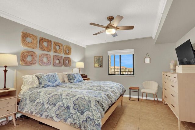 901 Seafarer Circle 403, Jupiter, FL 33477