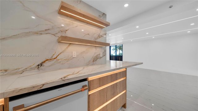 1623 Collins Ave 415, Miami Beach, FL 33139