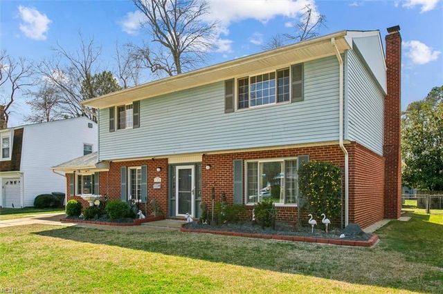 821 Greenwich LN, Newport News, VA 23601