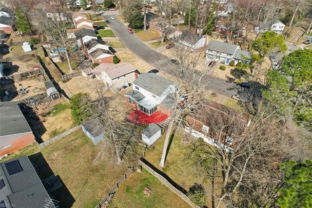 821 Greenwich LN, Newport News, VA 23601