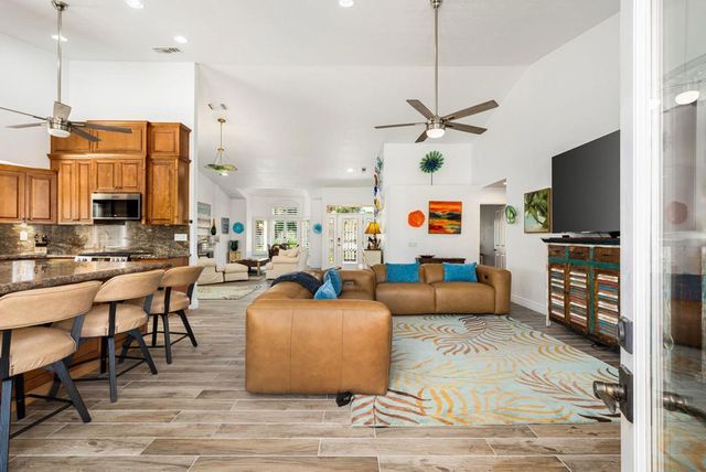 374 Links Drive, Palm Desert, CA 92211