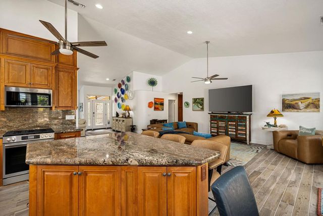 374 Links Drive, Palm Desert, CA 92211