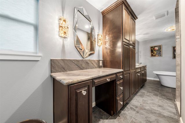 2214 Lakeville Dr Drive, Kingwood, TX 77339