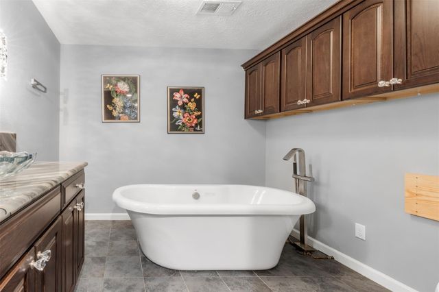 2214 Lakeville Dr Drive, Kingwood, TX 77339