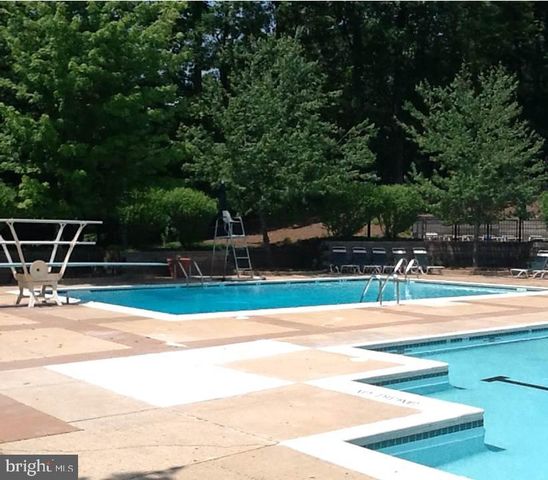 12150 WEDGEWAY CT, Fairfax, VA 22033