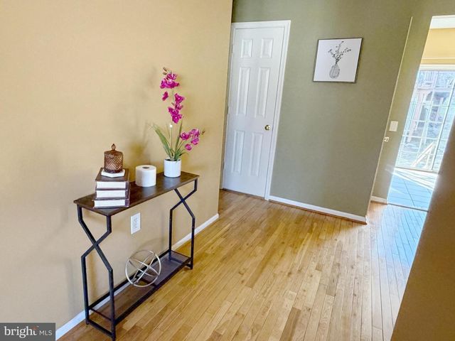 12150 WEDGEWAY CT, Fairfax, VA 22033