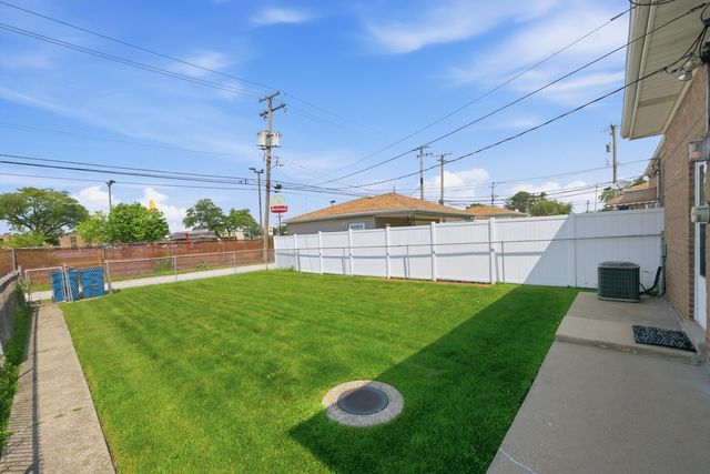 12718 S Justine Street, Calumet Park, IL 60827