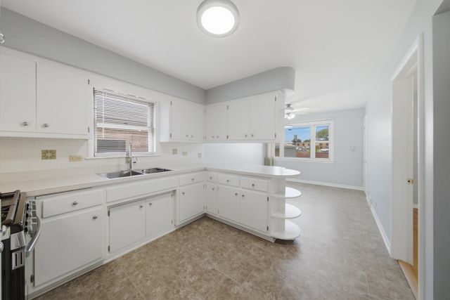12718 S Justine Street, Calumet Park, IL 60827