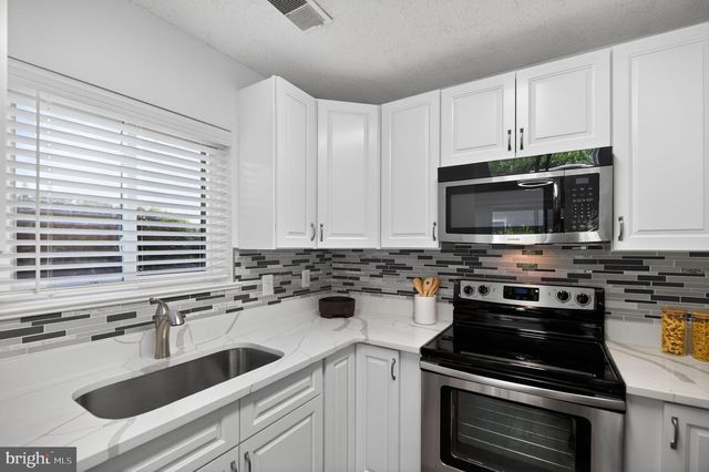 1957-A VILLARIDGE DR, Reston, VA 20191
