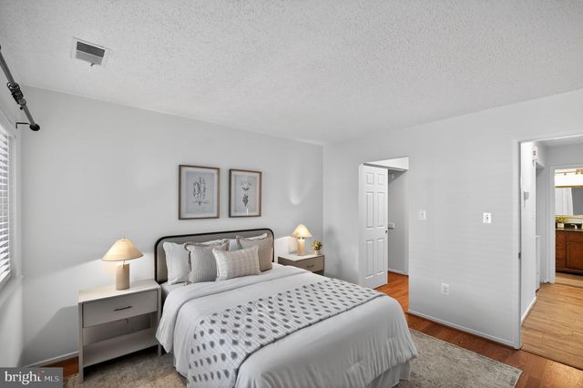 1957-A VILLARIDGE DR, Reston, VA 20191