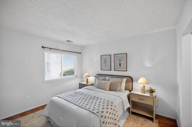 1957-A VILLARIDGE DR, Reston, VA 20191