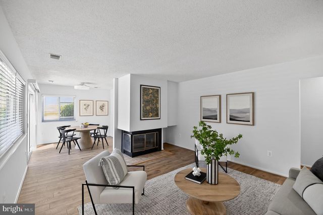1957-A VILLARIDGE DR, Reston, VA 20191