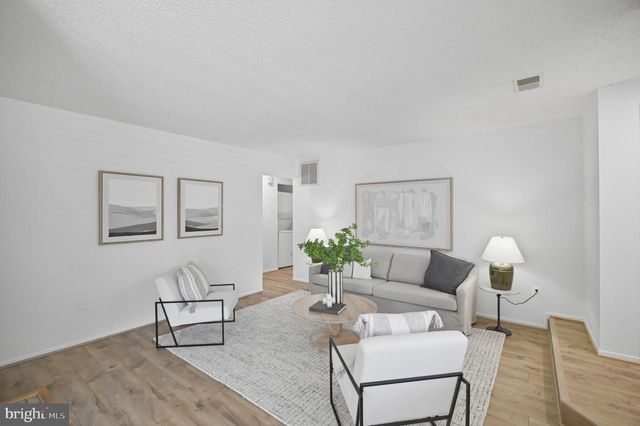 1957-A VILLARIDGE DR, Reston, VA 20191
