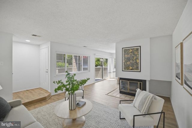 1957-A VILLARIDGE DR, Reston, VA 20191