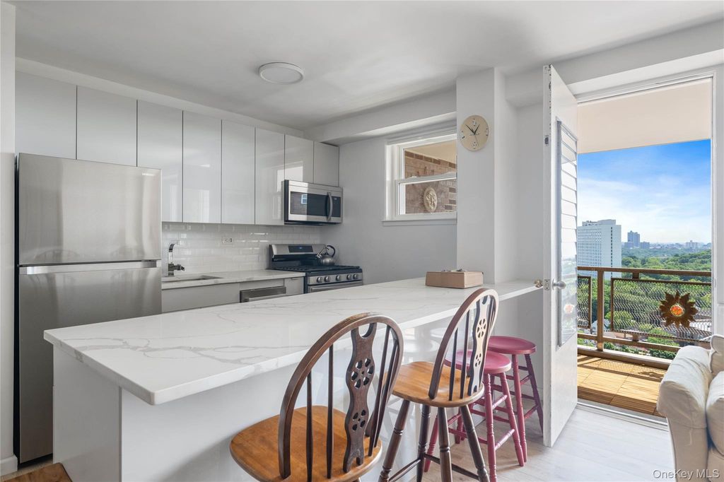 5700 Arlington Avenue 17D, Bronx, NY 10471 — photo 3