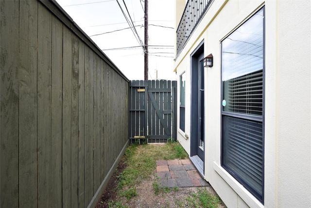 1100 Lakin Street, Houston, TX 77007