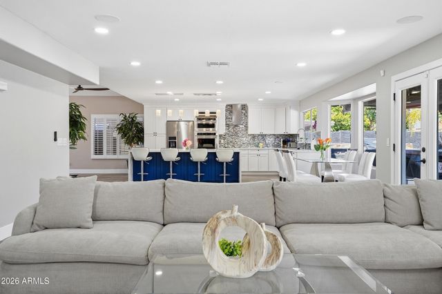 4554 E MICHELLE Drive, Phoenix, AZ 85032