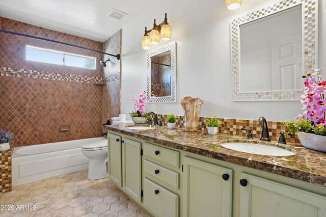 4554 E MICHELLE Drive, Phoenix, AZ 85032