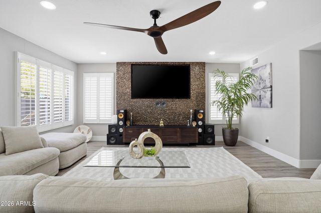 4554 E MICHELLE Drive, Phoenix, AZ 85032