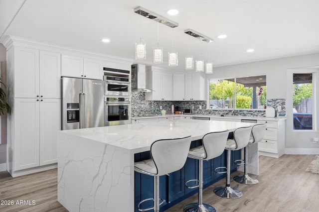 4554 E MICHELLE Drive, Phoenix, AZ 85032