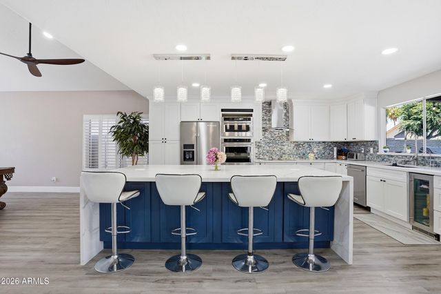 4554 E MICHELLE Drive, Phoenix, AZ 85032