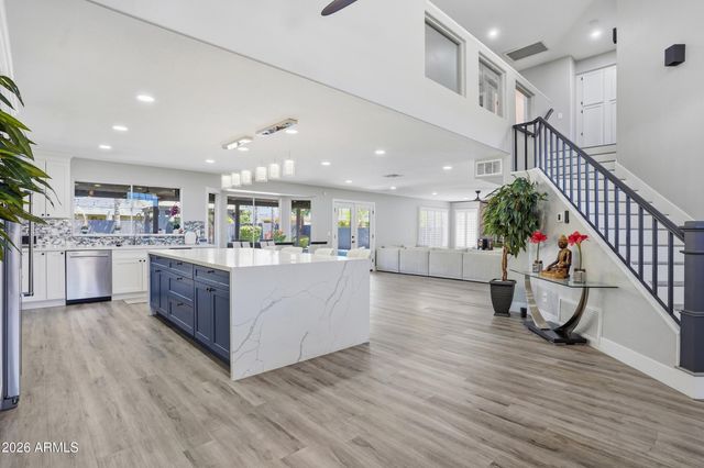 4554 E MICHELLE Drive, Phoenix, AZ 85032